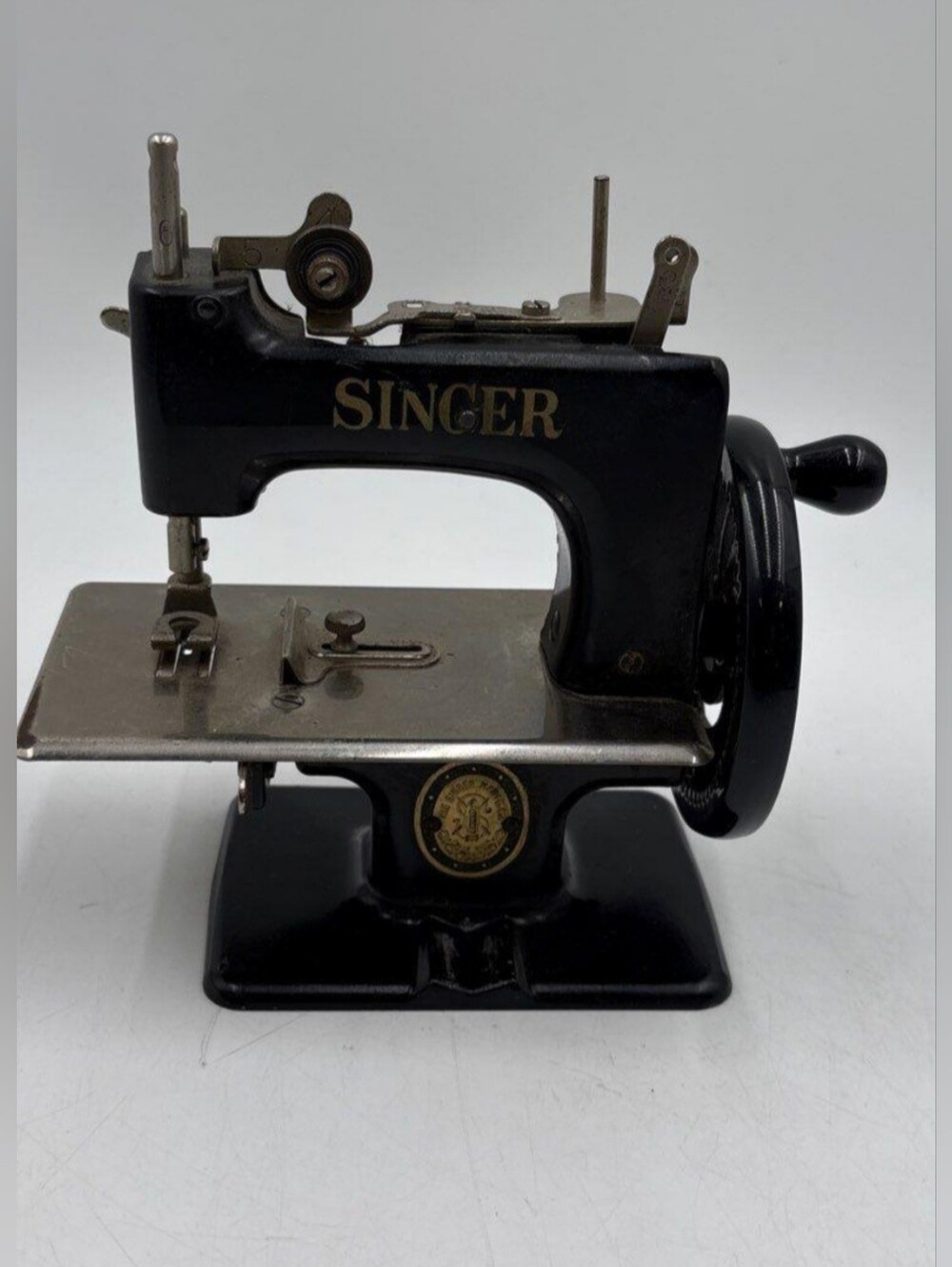 Antique Singer Sewhandy Model 20 Toy Sewing Machine Brass Emblem Cast Iron 7"x7"